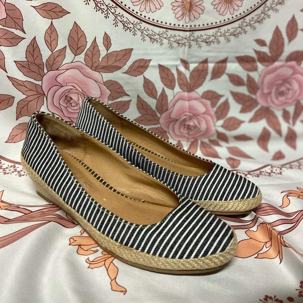 American eagle striped wedges